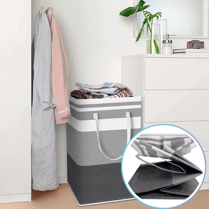 Panier à linge pliable | 75L posé dans la chambre rempli de vetements